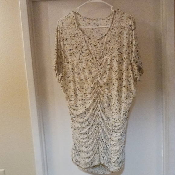 Torrid Beige Floral Ruched Top - Picture 1 of 5